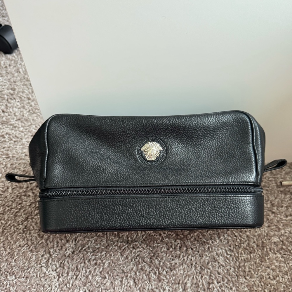 Vintage Gianni Versace Black Leather Medusa Toiletry Bag Made in Italy - Picture 9 of 9